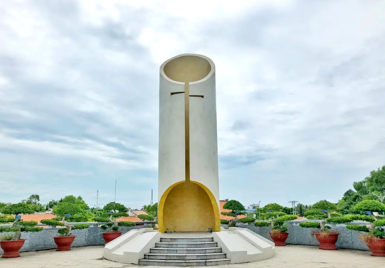 Khu tưởng niệm Cao Văn Lầu