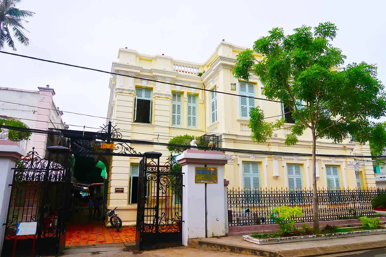 Nhà Công Tử Bạc Liêu Cổ Kính